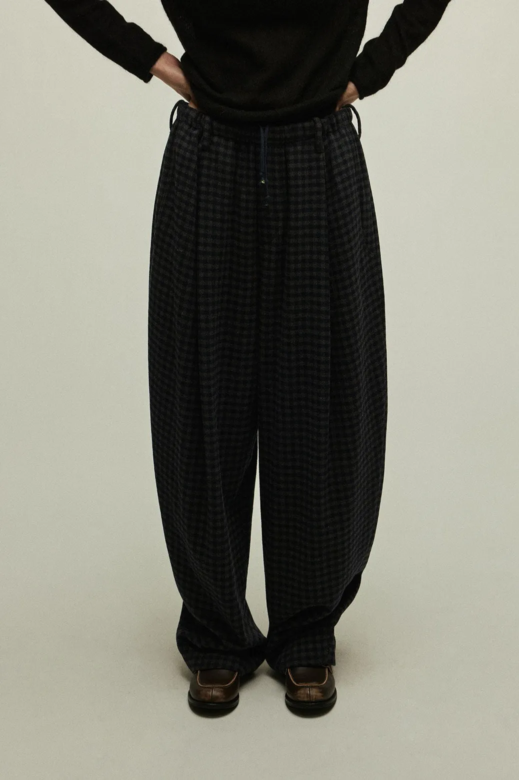 Wool-rich check pattern banana shaped pants