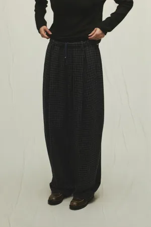 Wool-rich check pattern banana shaped pants